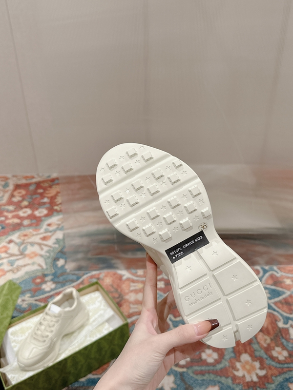 グッチ靴素材ディテール